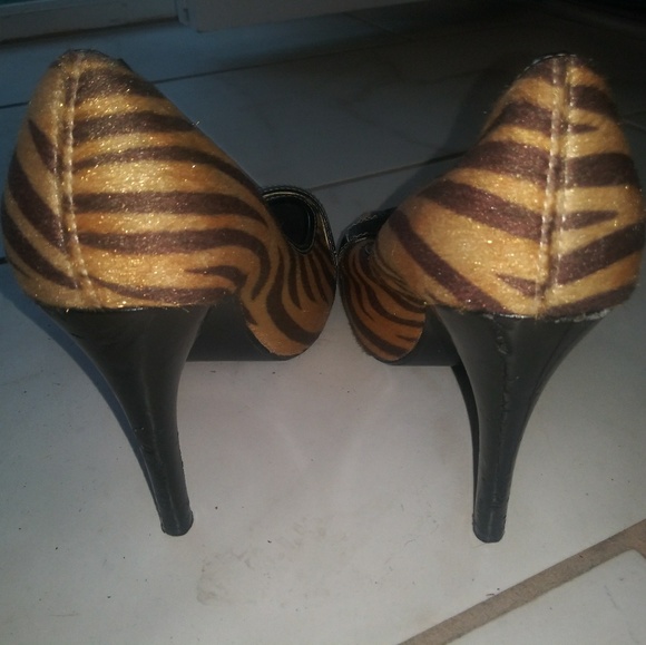 Delicious Animal Print Pumps - Picture 4 of 7